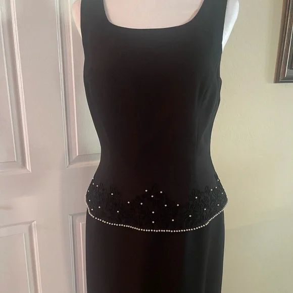 Elegant Black Maxi Dress - Picture 3 of 7